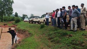 ग्राम बोरतलाव घटना की प्रशासनिक जांच के लिए अधिकारियों ने किया घटनास्थल का संयुक्त निरीक्षण