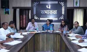 कलेक्टर ने की जनपद पंचायत कार्यालय गुरूर में राजस्व एवं कृषि विभाग के कार्यों की समीक्षा कलेक्टर ने की जनपद पंचायत कार्यालय गुरूर में राजस्व एवं कृषि विभाग के कार्यों की समीक्षा