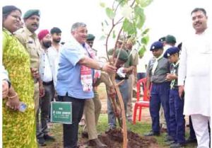 मंत्री राजेश अग्रवाल ने अंबिकापुर के हर्राटिकरा में किया एक पेड़ माँ के नाम 3.0 अभियान का शुभारंभ मंत्री राजेश अग्रवाल ने अंबिकापुर के हर्राटिकरा में किया एक पेड़ माँ के नाम 3.0 अभियान का शुभारंभ