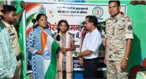 शहीद के घर पहुंचा तिरंगा, एसडीएम ने किया शहादत को नमन शहीद के घर पहुंचा तिरंगा, एसडीएम ने किया शहादत को नमन
