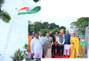महापौर ने मरीन ड्राइव में 82 मीटर ऊँचे पोलपोस्ट पर फहराया राष्ट्रध्वज तिरंगा महापौर ने मरीन ड्राइव में 82 मीटर ऊँचे पोलपोस्ट पर फहराया राष्ट्रध्वज तिरंगा