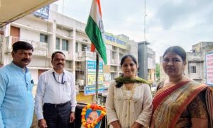 जिला जनसंपर्क कार्यालय में ध्वजारोहण जिला जनसंपर्क कार्यालय में ध्वजारोहण