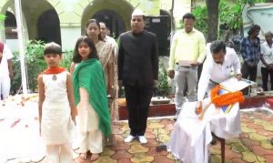 कलेक्टोरेट परिसर में ध्वजारोहण कर कलेक्टर ने दी स्वतंत्रता दिवस की बधाई कलेक्टोरेट परिसर में ध्वजारोहण कर कलेक्टर ने दी स्वतंत्रता दिवस की बधाई