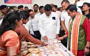 विष्णुभोग की खुशबू और बहनों के हुनर से सजी खास राखी विष्णुभोग की खुशबू और बहनों के हुनर से सजी खास राखी