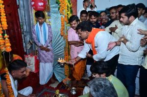 उप मुख्यमंत्री विजय शर्मा ने श्री राधा-कृष्ण बड़े मंदिर में की पूजा-अर्चना उप मुख्यमंत्री विजय शर्मा ने श्री राधा-कृष्ण बड़े मंदिर में की पूजा-अर्चना