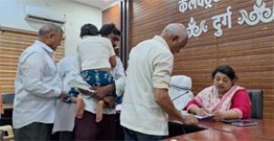 फौती नामांतरण कराने कृषक ने जनदर्शन में लगाई गुहार फौती नामांतरण कराने कृषक ने जनदर्शन में लगाई गुहार