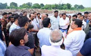 उप मुख्यमंत्री विजय शर्मा ने कवर्धा के ट्रांसपोर्ट नगर का किया निरीक्षण उप मुख्यमंत्री विजय शर्मा ने कवर्धा के ट्रांसपोर्ट नगर का किया निरीक्षण