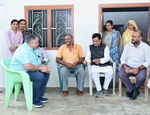सेवा संकल्प अभियान के तहत ग्रामीणों के बीच पहुंचे पर्यटन एवं संस्कृति मंत्री अग्रवाल