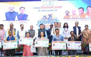 महासमुन्द जिले के 5,587 श्रमिकों को 1.85 करोड़ रुपये से अधिक की सहायता राशि डीबीटी से हस्तांतरित