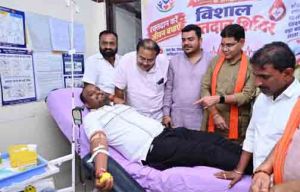  सेवा संकल्प अभियान- बलौदाबाजार-भाटापारा में वृहद रक्तदान शिविर का आयोजन
