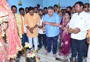 मंत्री राजेश अग्रवाल ने कवर्धा में सिद्धेश्वर महादेव और संकट मोचन हनुमान मंदिर में की पूजा-अर्चना मंत्री राजेश अग्रवाल ने कवर्धा में सिद्धेश्वर महादेव और संकट मोचन हनुमान मंदिर में की पूजा-अर्चना