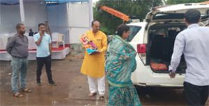 सभापति सूर्यकान्त राठौड़ ने परिवारजनों सहित घर के गणपति की मूर्ति का कुण्ड में किया विसर्जन सभापति सूर्यकान्त राठौड़ ने परिवारजनों सहित घर के गणपति की मूर्ति का कुण्ड में किया विसर्जन