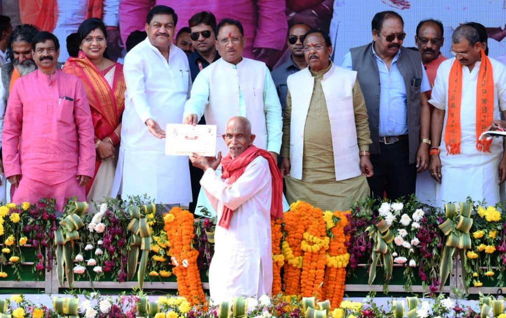 विष्णु सरकार की सुध से खेती-किसानी को नया सम्बल विष्णु सरकार की सुध से खेती-किसानी को नया सम्बल