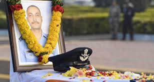 कमल हासन, सोनू सूद और अदनान सामी ने विंग कमांडर नमांश स्याल को श्रद्धांजलि दी कमल हासन, सोनू सूद और अदनान सामी ने विंग कमांडर नमांश स्याल को श्रद्धांजलि दी