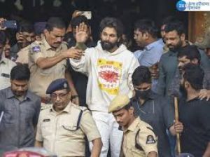 थिएटर भगदड़ मामला: अभिनेता अल्लू अर्जुन पुलिस के सामने पेश हुए, अस्पताल जाने का प्रस्ताव रद्द किया