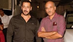 सलमान खान के साथ फिल्म में वक्त लगेगा, फिलहाल बड़ा नाम करेंगे पर काम जारी है :सूरज बड़जात्या सलमान खान के साथ फिल्म में वक्त लगेगा, फिलहाल बड़ा नाम करेंगे पर काम जारी है :सूरज बड़जात्या