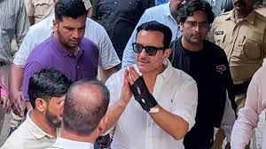 सैफ अली खान ने हमले वाली खौफनाक रात पर कहा- 'वो शख्स जेह के बेड...', करीना और तैमूर का था ये रिएक्शन सैफ अली खान ने हमले वाली खौफनाक रात पर कहा- 'वो शख्स जेह के बेड...', करीना और तैमूर का था ये रिएक्शन