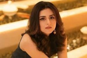 'अबीर गुलाल' की टीम के लिए बुरा लग रहा, लेकिन मैं अपने देश के साथ: रिद्धि डोगरा