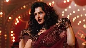  &lsquo;कैसी पहेली' गीत के बोल उस समय के अधिकतर गानों से अलग थे : रेखा