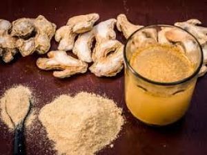 सर्दी, खांसी और जुकाम से बचाव  के लिए पिएं सोंठ का पानी 