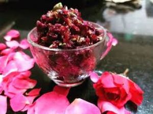 सुबह खाली पेट गुलकंद खाने से पाचन बेहतर रहता है