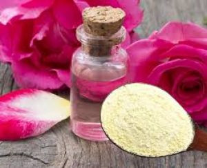 चमकदार और ग्लोइंग स्किन के लिए लगाएं बेसन और गुलाब का फेस पैक 