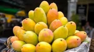 आम के साथ भूलकर भी ना खाएं ये चीजें