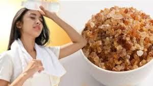 तपती गर्मी में धूप और लू से बचना है तो पानी में मिलाकर पिएं ये दो चीजें तपती गर्मी में धूप और लू से बचना है तो पानी में मिलाकर पिएं ये दो चीजें