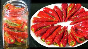 लाल-हरी मिर्च और आम का अचार, एक क्लिक में सीखें तीनों की रेसिपी लाल-हरी मिर्च और आम का अचार, एक क्लिक में सीखें तीनों की रेसिपी