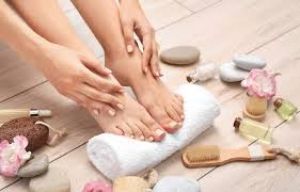 मॉनसून से पहले पैरों की देखभाल के चार खास तरीके मॉनसून से पहले पैरों की देखभाल के चार खास तरीके