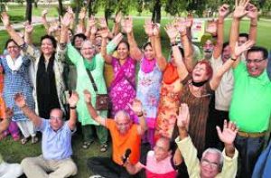  क्या होती है लाफ्टर थेरेपी, ये दिमाग और दिल को हेल्दी बनाती है?