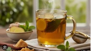 अदरक-तुलसी से साथ इन 3 चीजों से बनाए सर्दी स्पेशल काढ़ा