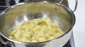 पके हुए केले से बनी मिठाई काफी टेस्टी और हेल्दी 