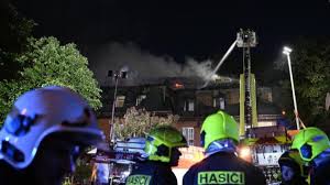 चेक गणराज्य में एक रेस्तरां में आग लगने से छह लोगों की मौत चेक गणराज्य में एक रेस्तरां में आग लगने से छह लोगों की मौत