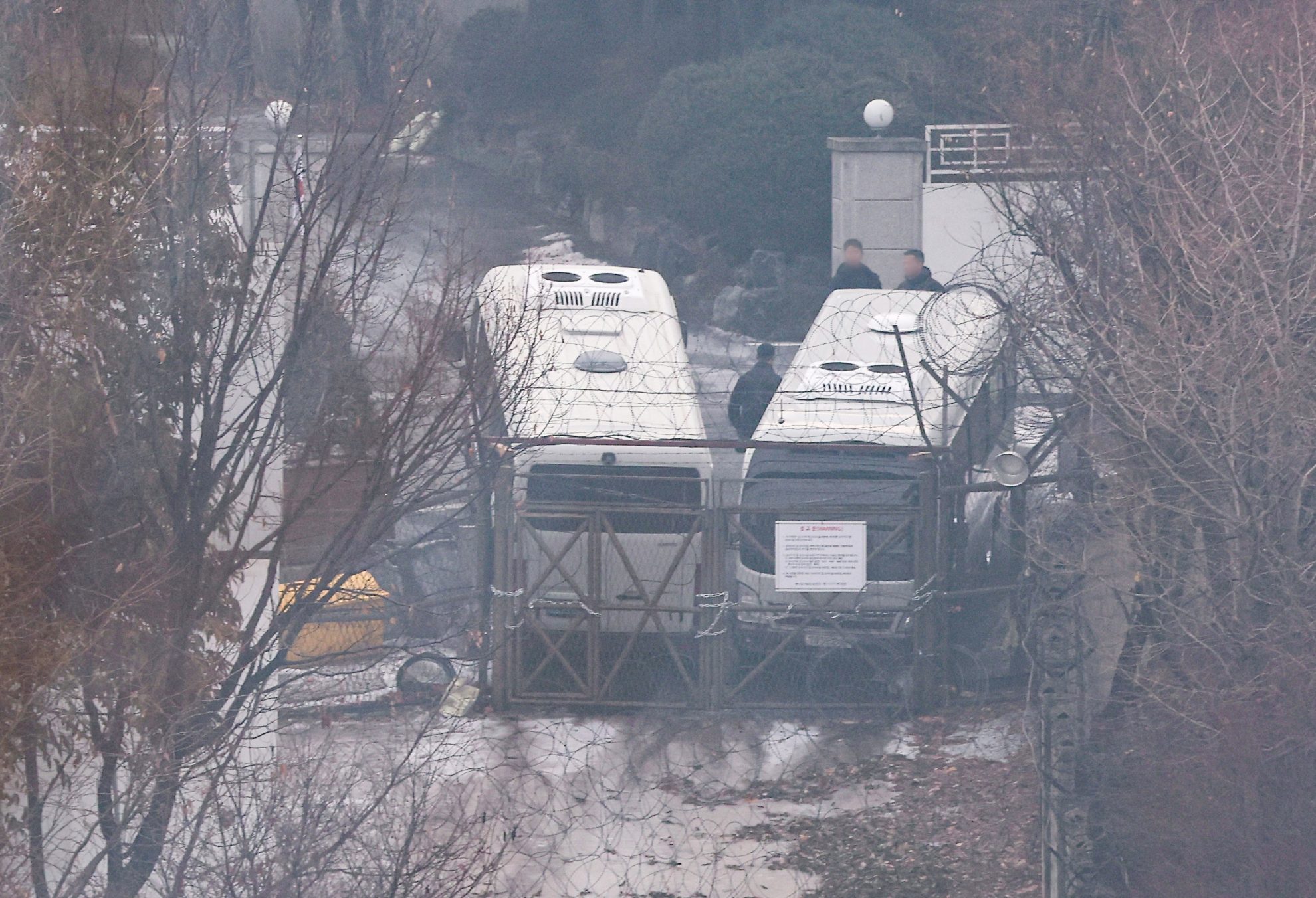 दक्षिण कोरिया : राष्ट्रपति यून सुक योल कभी भी हो सकते हैं गिरफ्तार, सैन्य इकाई ने पुलिस को दी मंजूरी दक्षिण कोरिया : राष्ट्रपति यून सुक योल कभी भी हो सकते हैं गिरफ्तार, सैन्य इकाई ने पुलिस को दी मंजूरी