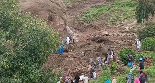 सूडान के दारफुर में विनाशकारी भूस्खलन से पूरा गांव तबाह; 1,000 से अधिक लोगों की मौत सूडान के दारफुर में विनाशकारी भूस्खलन से पूरा गांव तबाह; 1,000 से अधिक लोगों की मौत