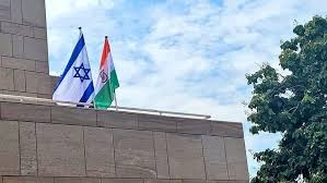 अत्यंत सावधानी बरतें और अनावश्यक यात्रा से बचें अत्यंत सावधानी बरतें और अनावश्यक यात्रा से बचें