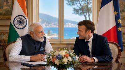 फ्रांस में मोदी और मैक्रों ने नवोन्मेषकों, शोधकर्ताओं और उद्यमियों से बातचीत की फ्रांस में मोदी और मैक्रों ने नवोन्मेषकों, शोधकर्ताओं और उद्यमियों से बातचीत की