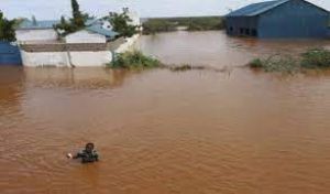 बांध के टूटने से कम से कम 40 लोगों की मौत