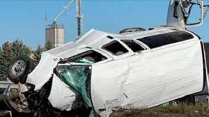 सड़क दुर्घटना में छह लोगों की मौत, 10 घायल