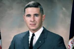 अर्थराइज तस्वीर खींचने वाले पूर्व अंतरिक्ष यात्री विलियम एंडर्स की विमान दुर्घटना में मौत