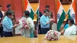 शर्क तारोनलाराई के दौरान उज्बेकिस्तान के मंच पर भारतीय धुनों ने किया दर्शकों को मंत्रमुग्ध शर्क तारोनलाराई के दौरान उज्बेकिस्तान के मंच पर भारतीय धुनों ने किया दर्शकों को मंत्रमुग्ध