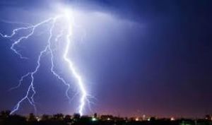 शरणार्थी शिविर में चर्च पर आकाशीय बिजली गिरने से 14 लोगों की मौत शरणार्थी शिविर में चर्च पर आकाशीय बिजली गिरने से 14 लोगों की मौत