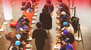 सिख संस्था ने अमेरिका में हजारों लोगों को नि:शुल्क भोजन वितरित किया