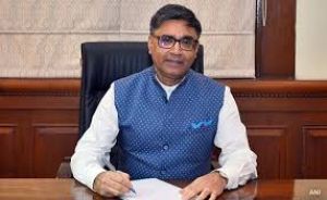 मोदी, मैक्रों ने फ्रांसीसी राष्ट्रपति विमान में चर्चा की; संबंधों ने नई ऊंचाइयों को छुआ: मिस्री