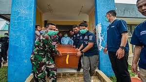 इंडोनेशिया में पुराने, अनुपयोगी गोला-बारूद के निपटान के दौरान विस्फोट, 13 लोगों की मौत इंडोनेशिया में पुराने, अनुपयोगी गोला-बारूद के निपटान के दौरान विस्फोट, 13 लोगों की मौत