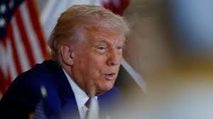 यूक्रेन में युद्ध पर चर्चा के लिए सोमवार को पुतिन को फोन करूंगा : ट्रंप यूक्रेन में युद्ध पर चर्चा के लिए सोमवार को पुतिन को फोन करूंगा : ट्रंप