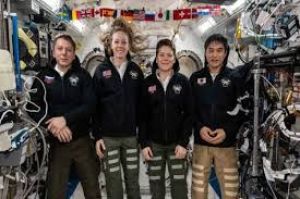  आईएसएस में पांच महीने बिताने के बाद चार अंतरिक्ष यात्री धरती पर लौटें