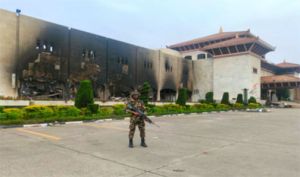 नेपाल में कानून-व्यवस्था बहाल करने के लिए नेपाली सेना ने कर्फ्यू अवधि बढ़ाई नेपाल में कानून-व्यवस्था बहाल करने के लिए नेपाली सेना ने कर्फ्यू अवधि बढ़ाई