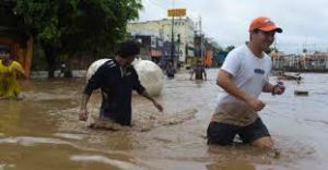 बाढ़ और भूस्खलन में कम से कम 41 लोगों की मौत